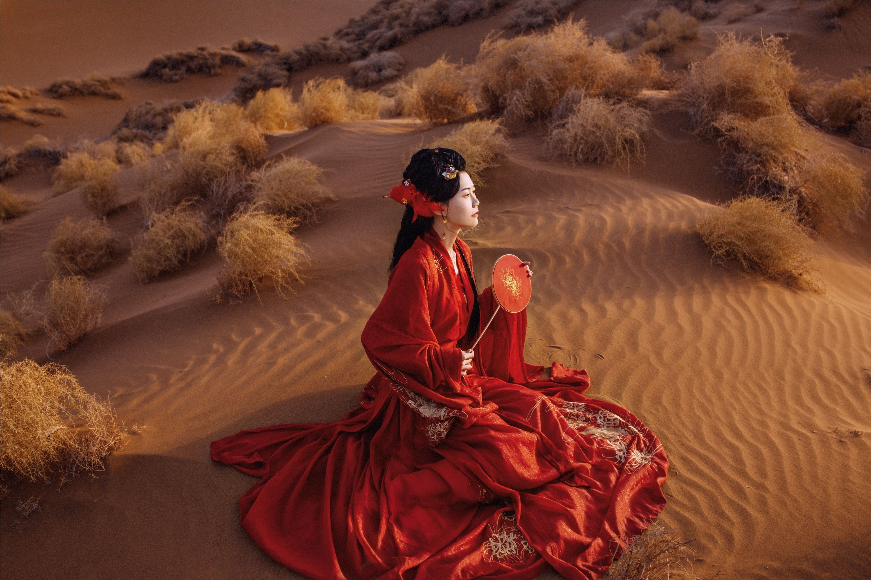 YITUYU艺图语 2021.09.08 漠上行 兔小白